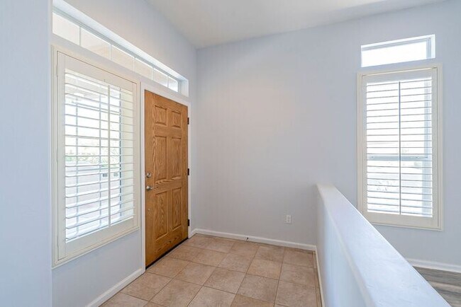 Building Photo - Gated Community!