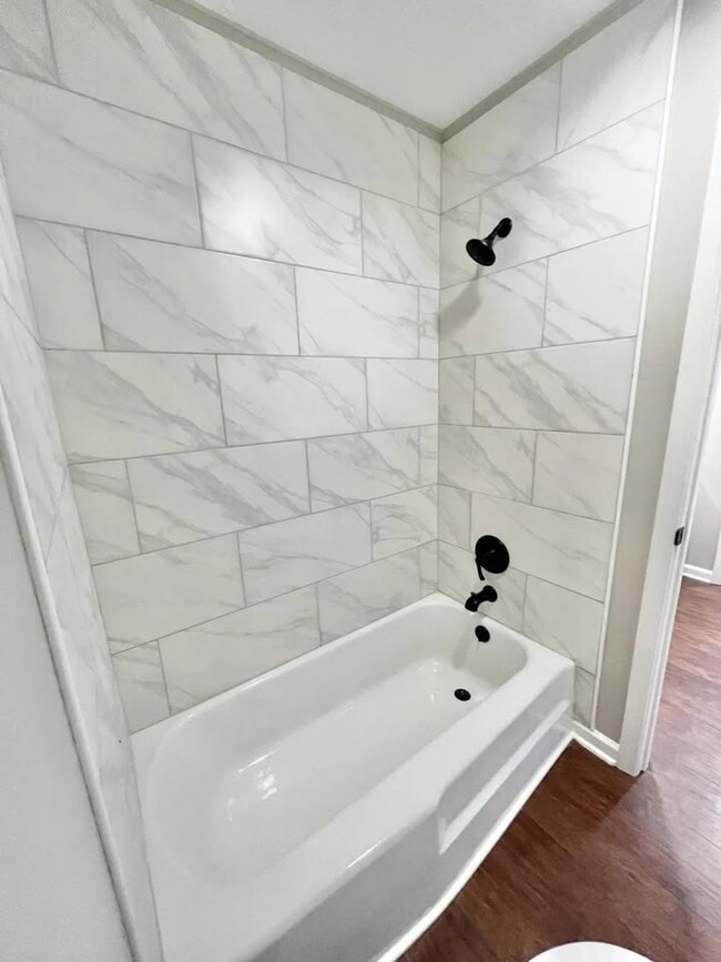 STANDARD BATHROOM - 3412 Camellia Cir