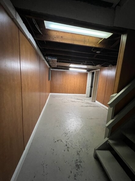 Building Photo - 39 Forest Ave