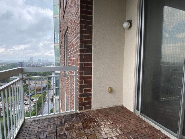 Building Photo - 285 Centennial Olympic Park Dr NW