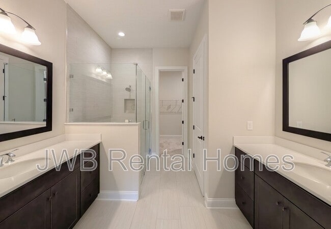 Building Photo - 75 Carousel Dr