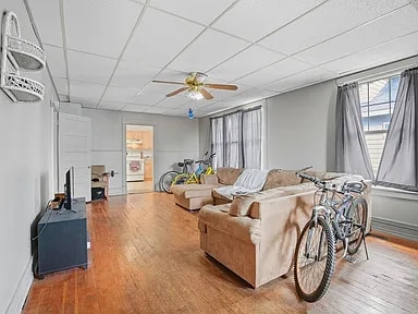 Building Photo - 911 E Illinois Ave