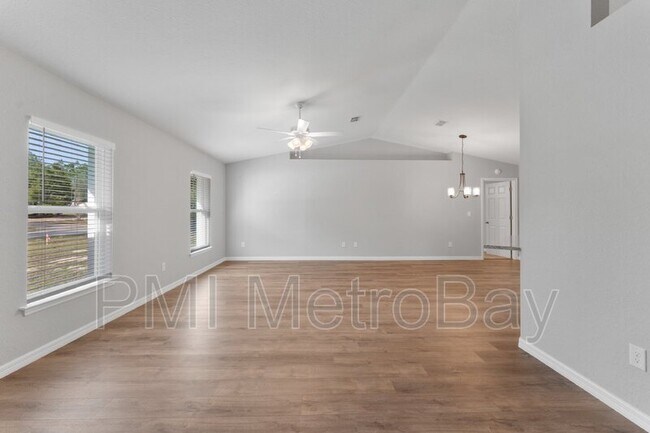 Building Photo - 9461 N Sandree Dr
