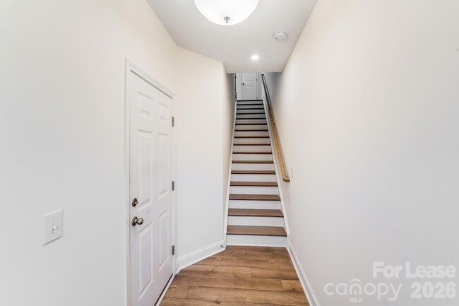 Building Photo - 334 Simeon Dr