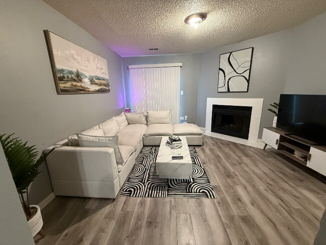 Building Photo - 1026 Mazatlan Cir