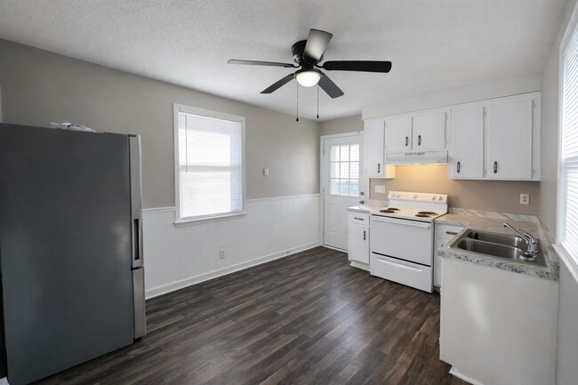 Building Photo - 108 Tandy Dr