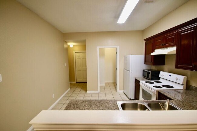 Building Photo - Stunning 3/2 Duplex in West Fort Worth — Granite Kitchen, Garage & Fenced Yard!