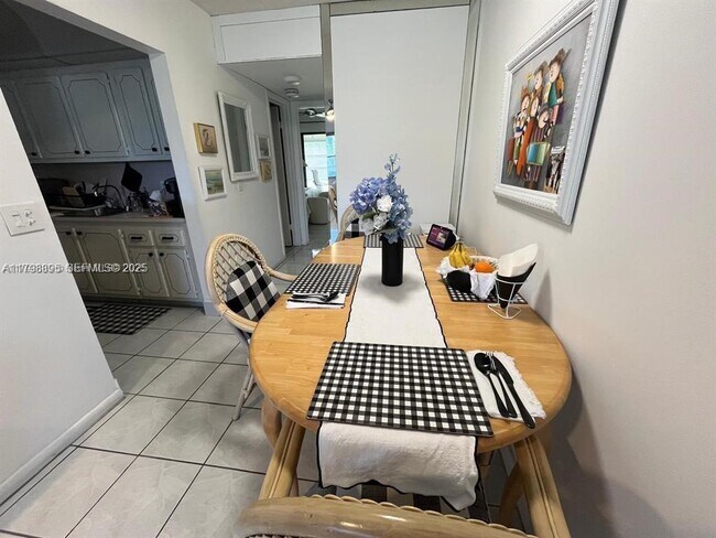 Building Photo - 17 Westbury E