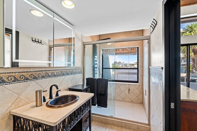 Building Photo - 1005 Bel Air Dr