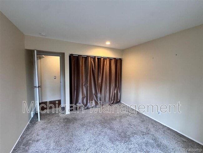 Building Photo - 2150 Pauline Blvd