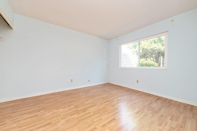 Building Photo - 3bd/2ba single family house in University ...
