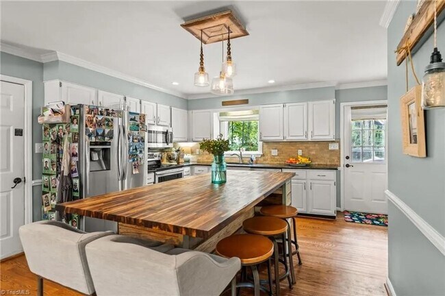 Building Photo - Beautiful Updated Home for Rent in New Irv...