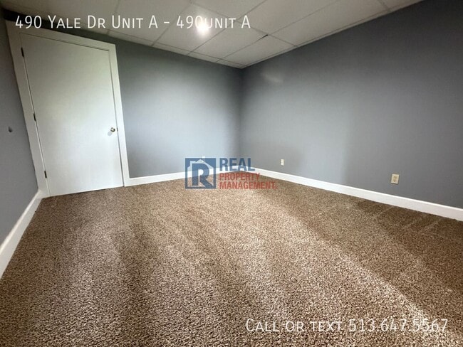 Building Photo - 490 Yale Dr