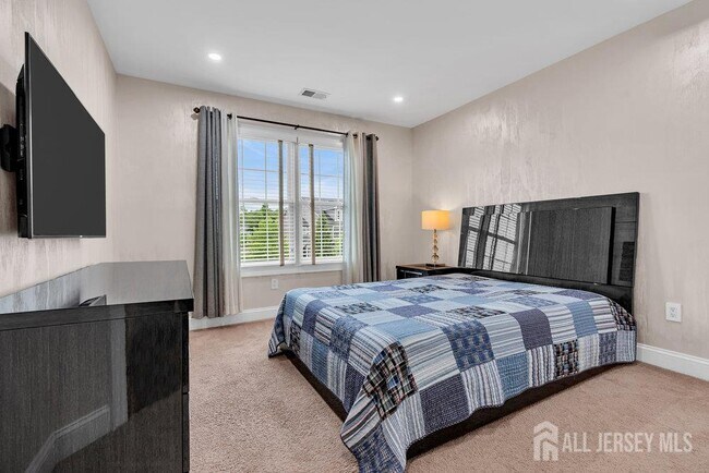 Building Photo - 47 McCormick Ave N