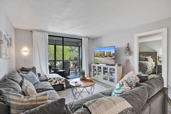 Building Photo - 2400 Deer Creek Country Club Blvd