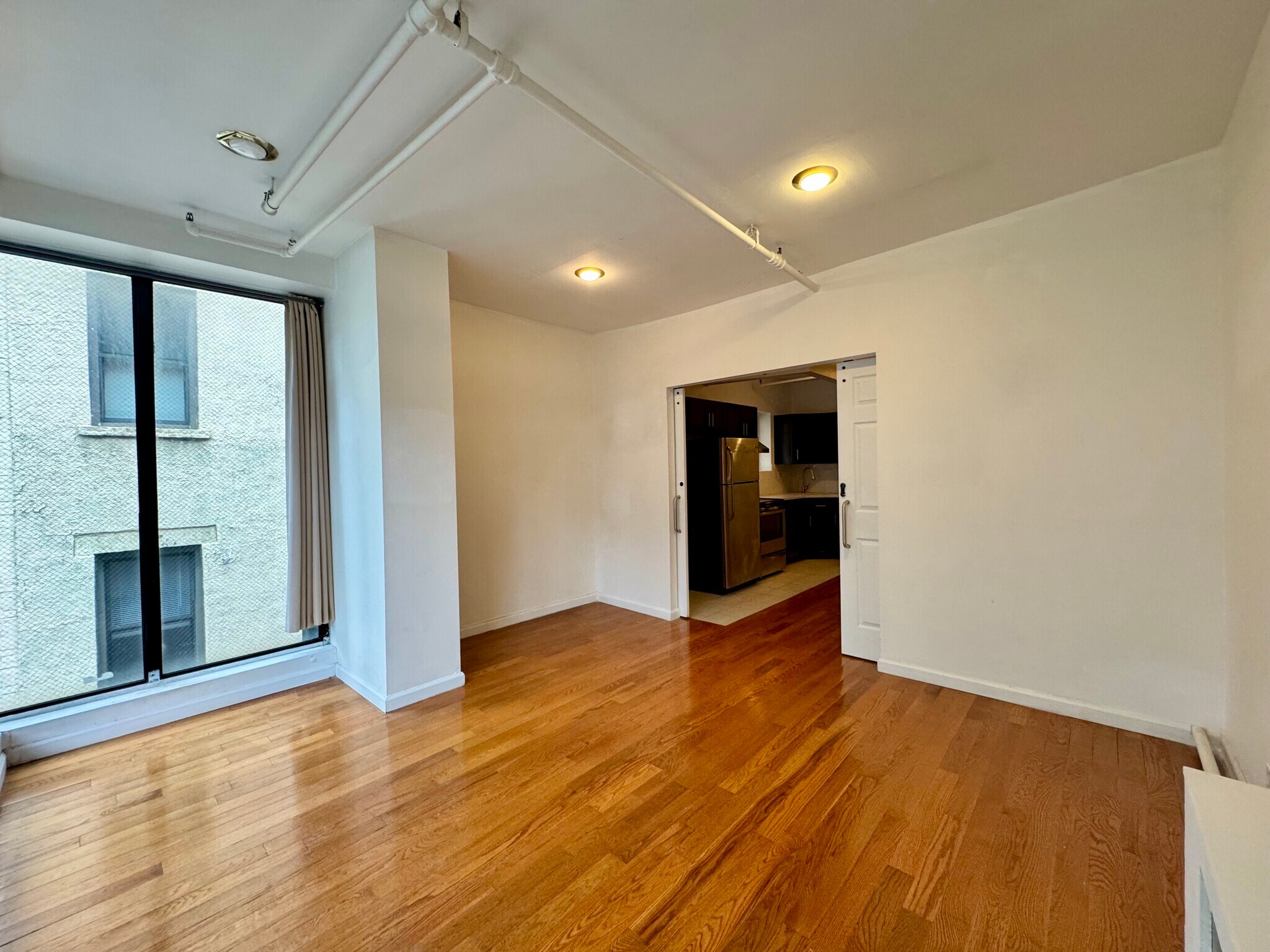 Building Photo - 303 E 53rd St