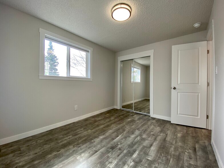 Building Photo - 1033 Juneau St