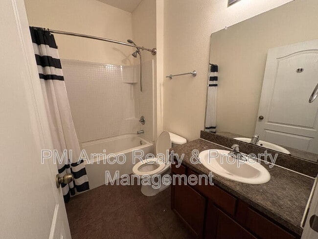 Building Photo - 8611 Olive Moss Ct