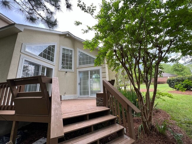 Building Photo - 1635 Pondside Dr