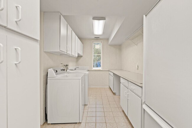 Building Photo - Just Reduced and READY NOW!! - Amazing Sce...