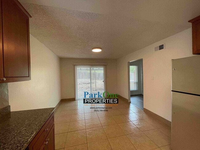 Building Photo - House With Paved Side Yard and Spacious Backyard in Pinole Now Available!!