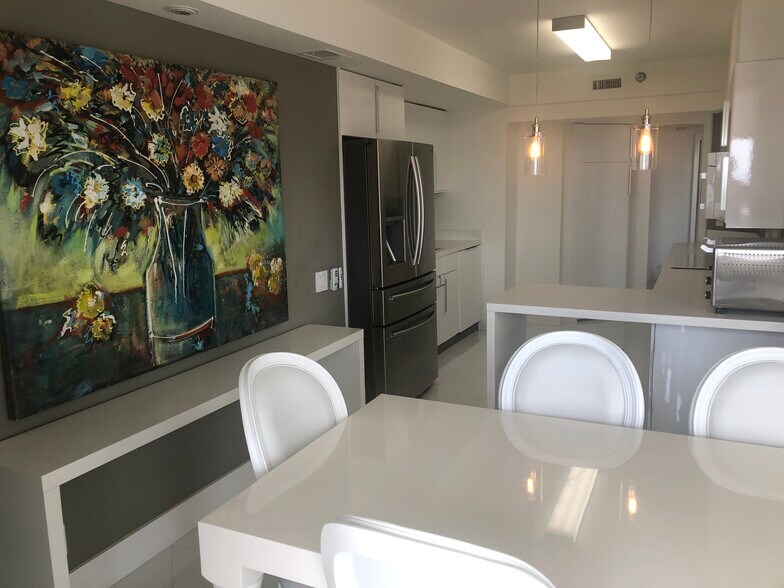 Building Photo - 3640 Yacht Club Dr