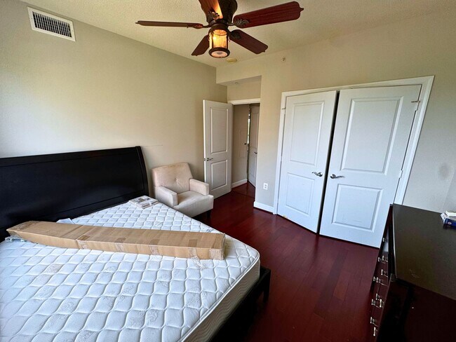 Building Photo - Luxury Fully Furnished 2BR/2BA Corner Cond...