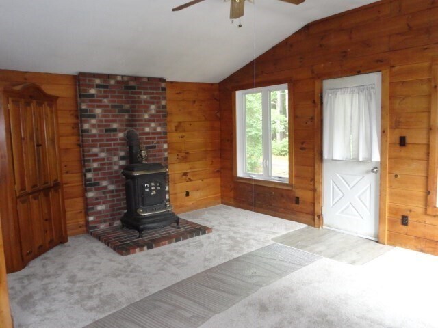 Building Photo - 211 Old Meeting House Rd