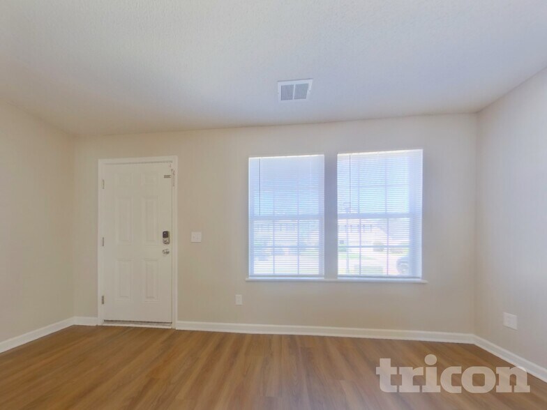 Building Photo - 2048 Lake Carolina Dr