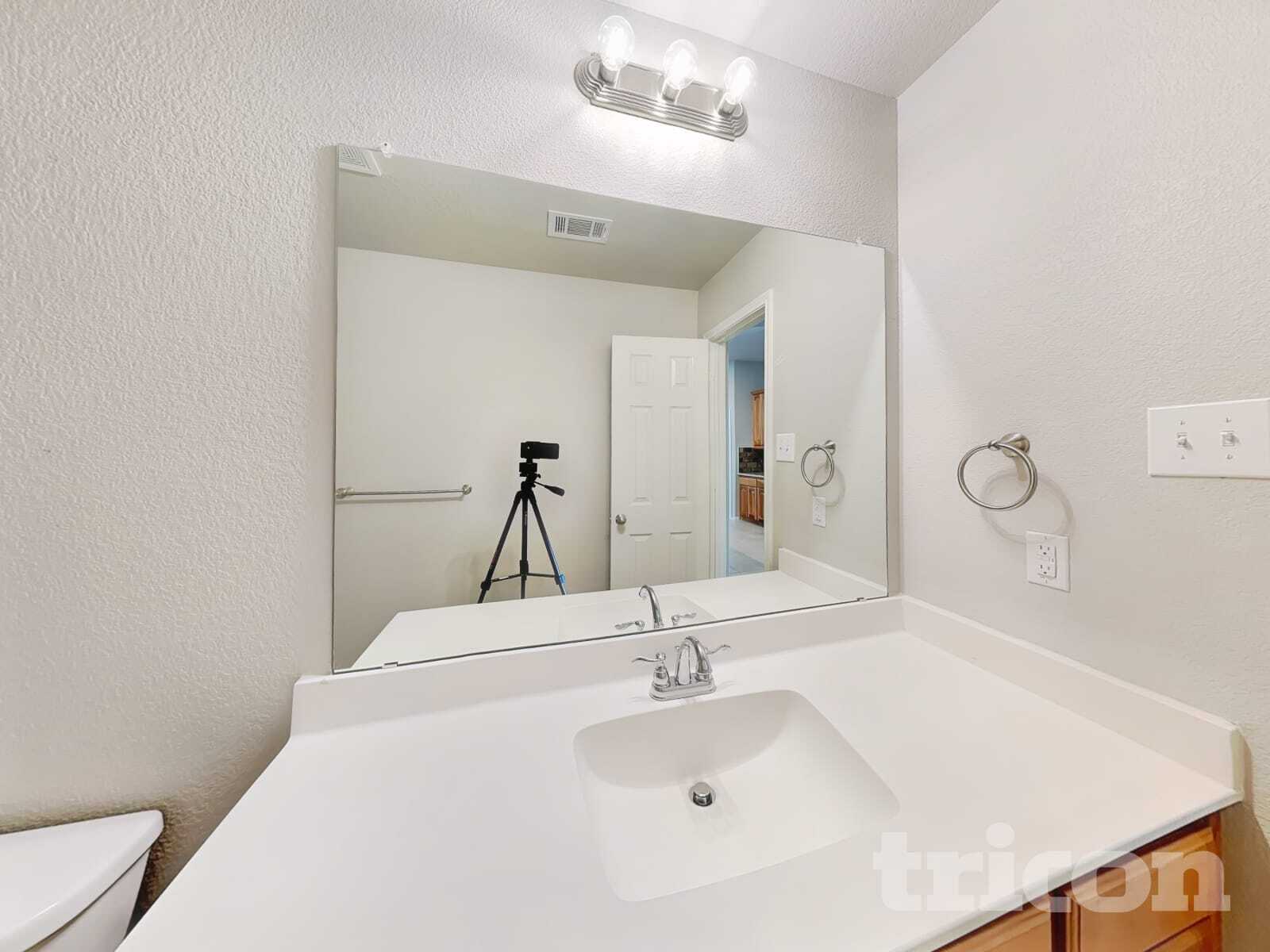 Building Photo - 936 Deer Valley Dr