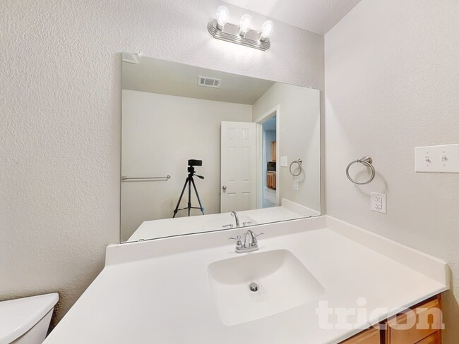 Building Photo - 936 Deer Valley Dr