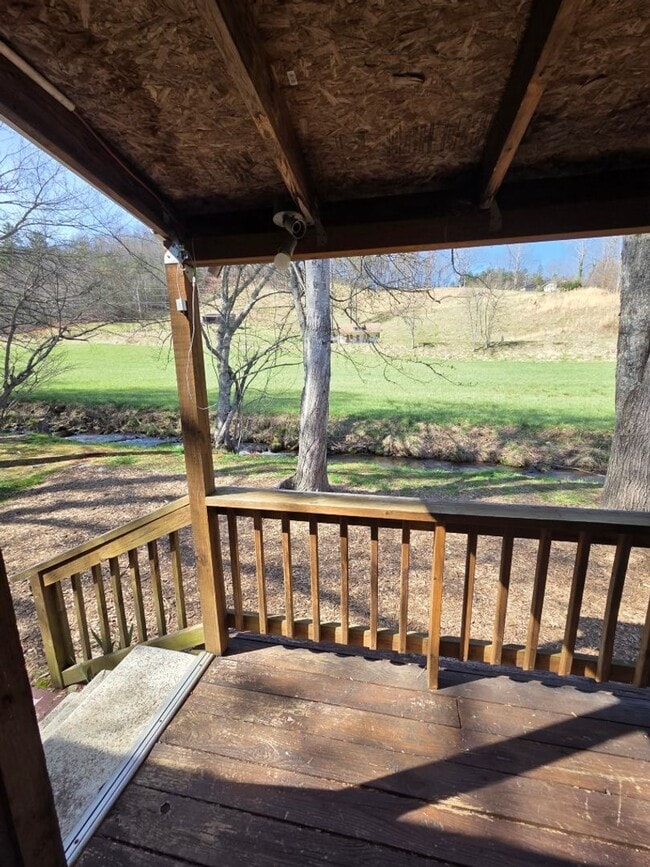 Building Photo - $1,500 - 2 Bedroom / 1 Bath Creekfront Park Model in Tatham Mountain Park