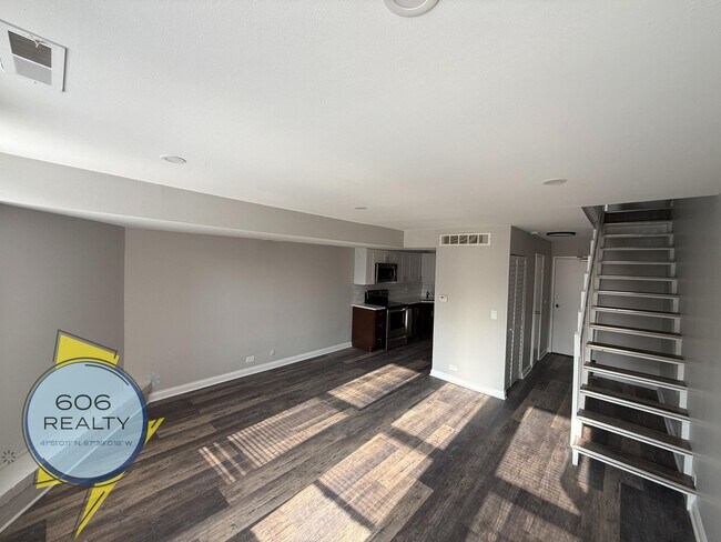 Building Photo - 744 W Gordon Terrace