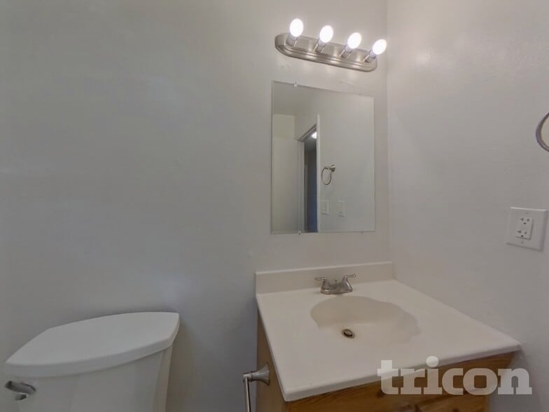 Building Photo - 2882 Dickens Dr