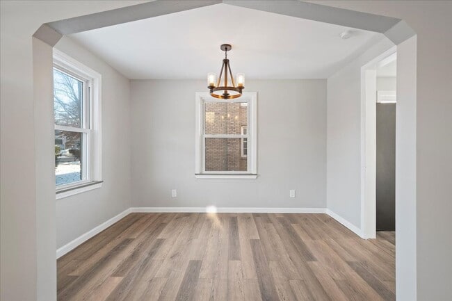 Building Photo - 3 Bedroom, 1 Bathroom Rental in Avalon