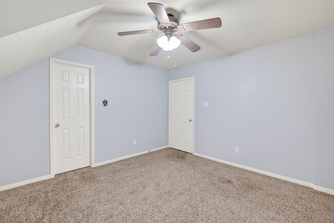 Building Photo - 2203 Lakewind Ln