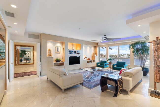 Building Photo - 209 N Birch Rd