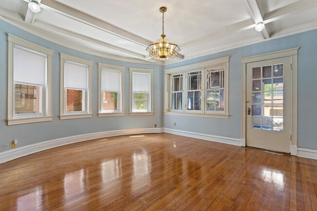 Building Photo - 2051 E 72nd Pl