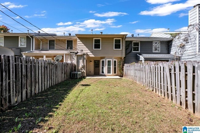 Building Photo - 4728 Cheshire Cir