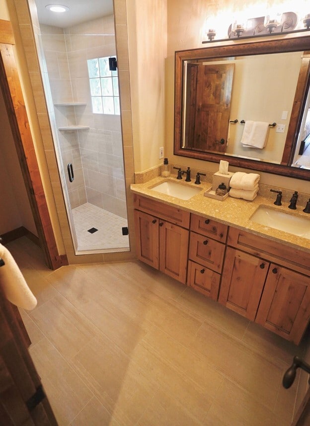 Building Photo - 10 Dakota Cir