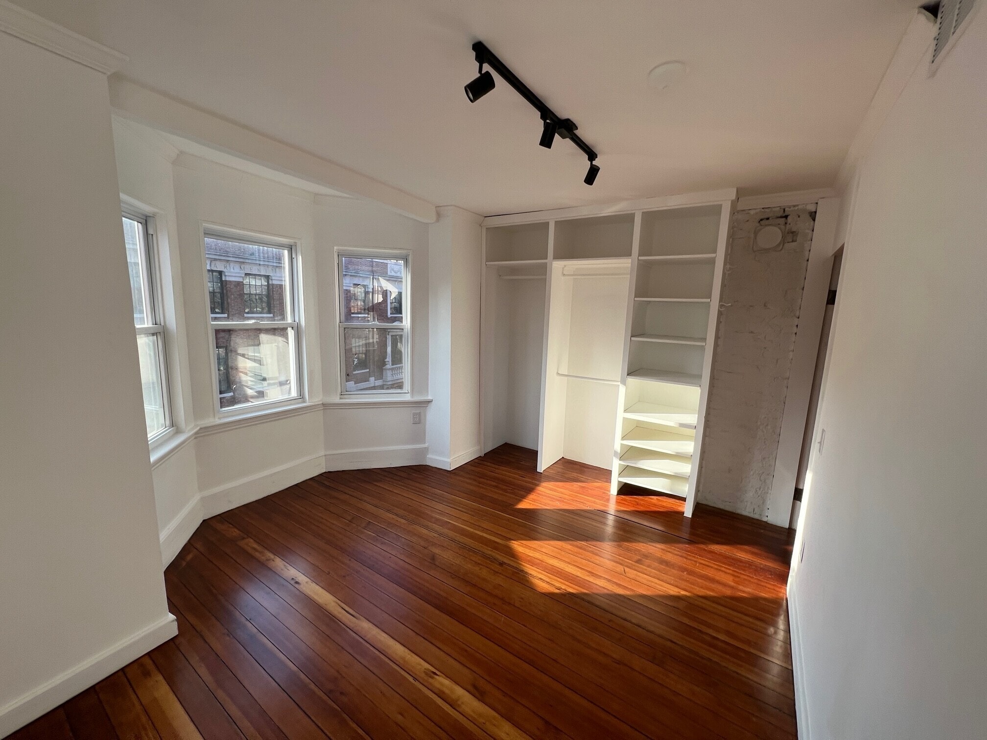Building Photo - 148 N St
