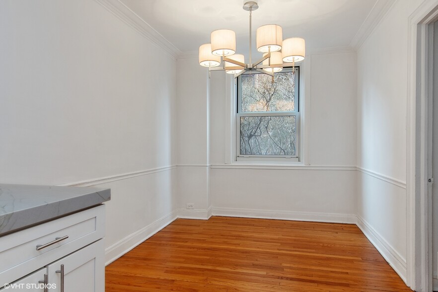 Kitchen eating area - 3730 N Lake Shore Dr