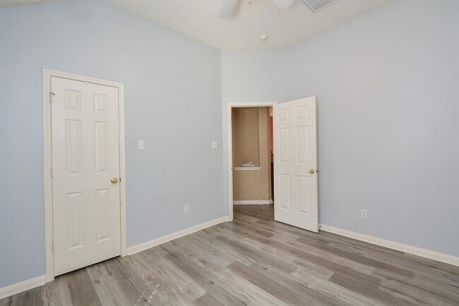 Building Photo - 24810 Sageford Ct