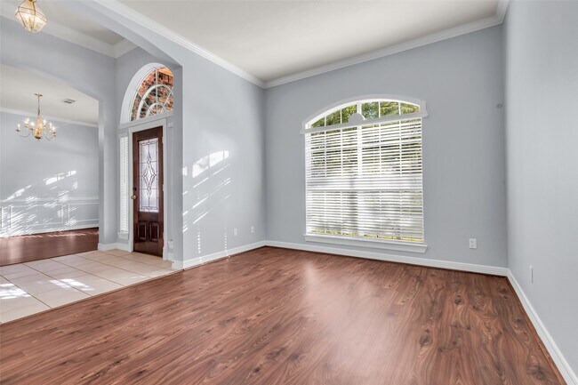 Building Photo - 35 W Pines Dr