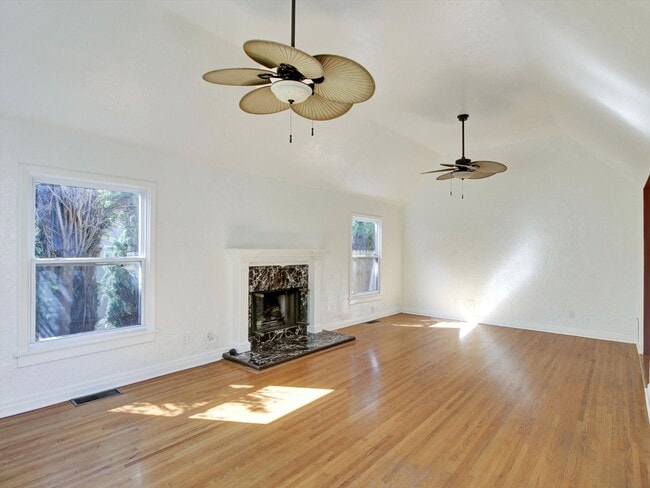 Building Photo - 203 S Stanley Dr