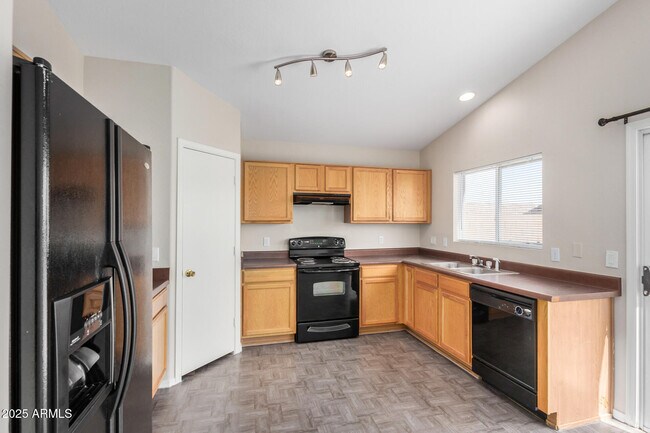Building Photo - 22813 W Gardenia Dr