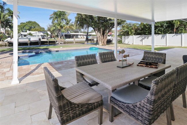 Building Photo - 2031 NE 14th Ct