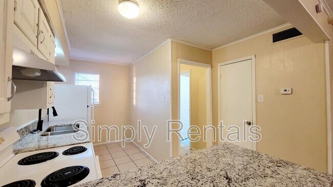 Building Photo - 400 Bill Bradford Rd