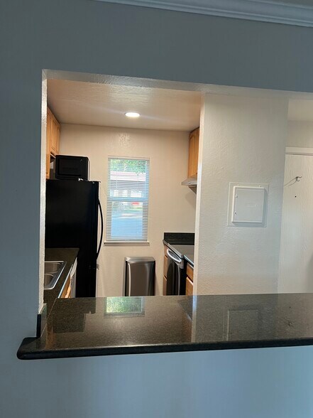 Building Photo - 1520 Parkwood Pl