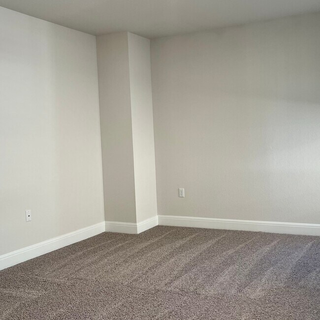 Building Photo - 15702 Ellinger Dr